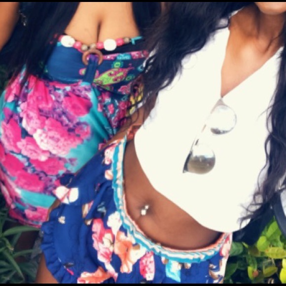 Floral ruffle shorts - Picture 4 of 4